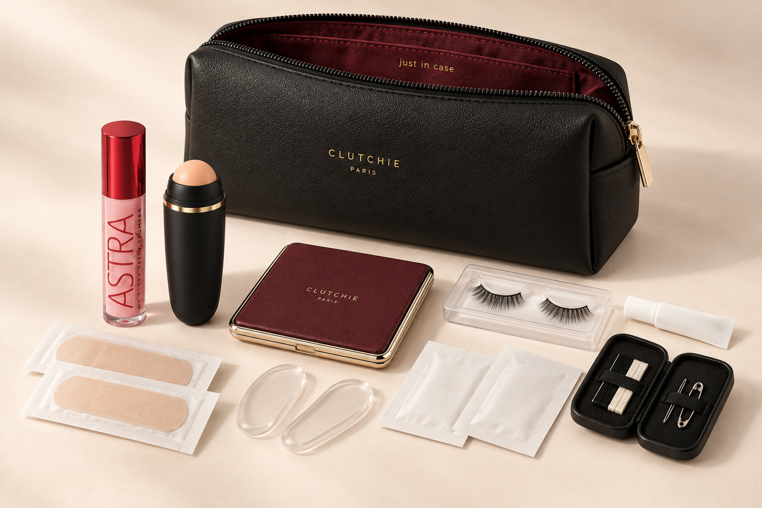 CLUTCHIE ouverte avec ses essentiels beauté, confort et petits imprévus